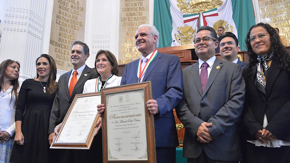 Asambleístas entregan Medalla al Mérito Ciudadano a investigadores de la UNAM