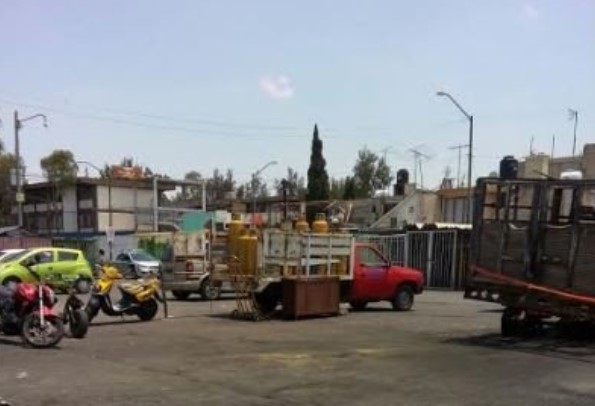 Denuncian vecinos de Ermita Zaragoza venta irregular de gas LP en calles de su comunidad