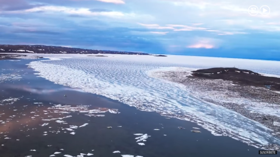 Se desprende un bloque gigante de hielo en la Antártida