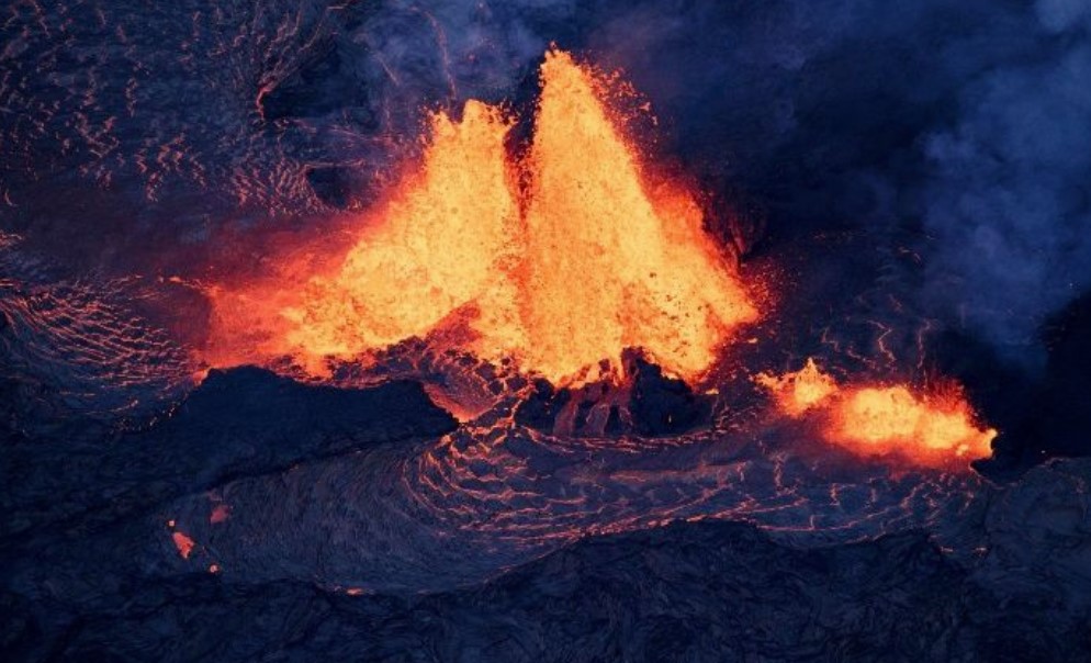 Lava del volcán Kilauea cubre pozo de planta geotérmica en Hawái
