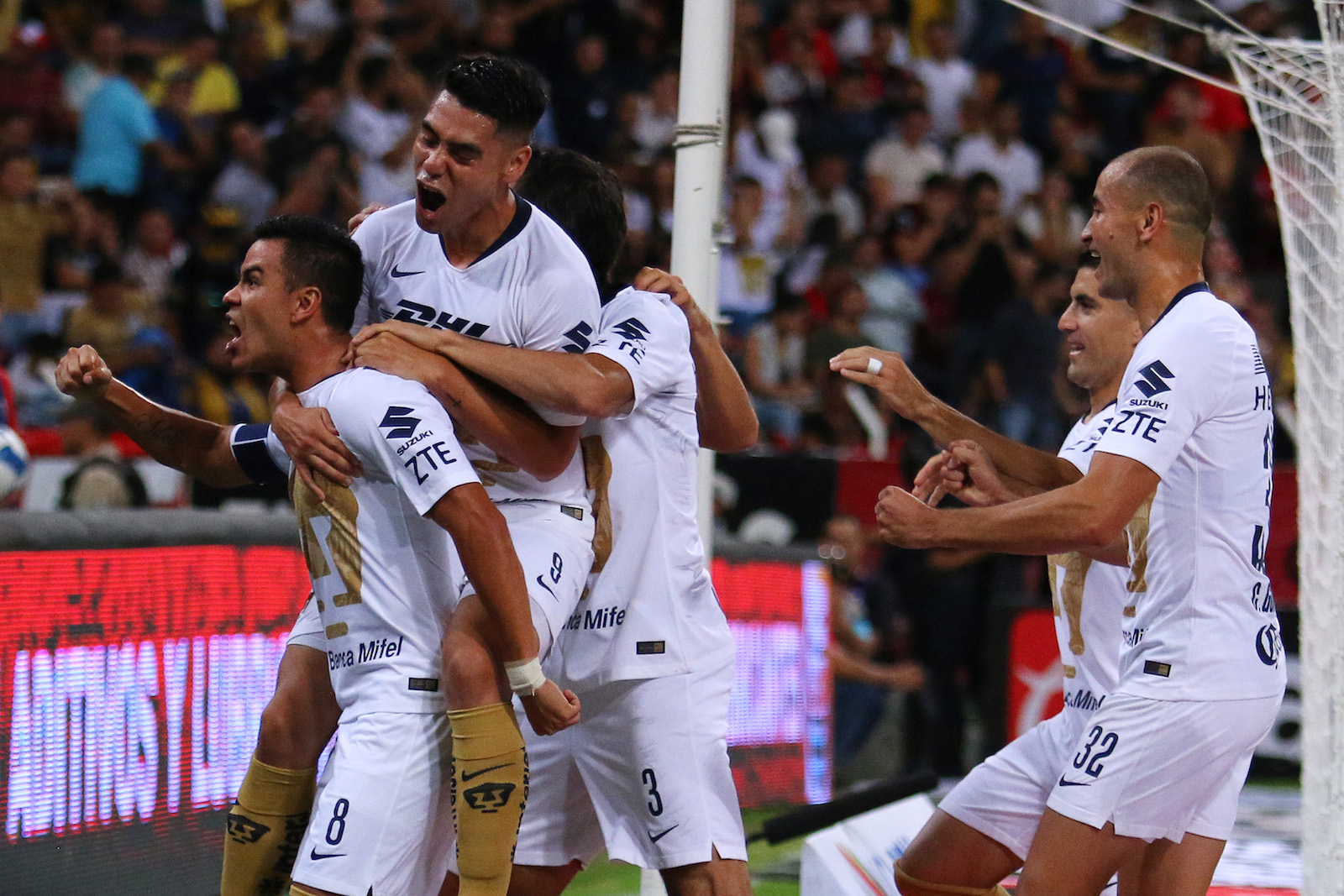 Pumas derrotó 3-0 al Atlas en el Jalisco y se mantiene en la cima del torneo