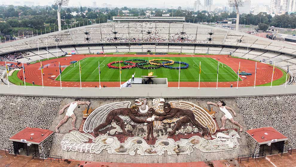 Arde el pebetero del Estadio Olímpico Universitario, 50 años después