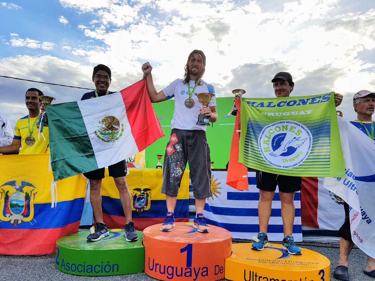 Universitario logra segundo lugar en ultramaratón de seis días consecutivos