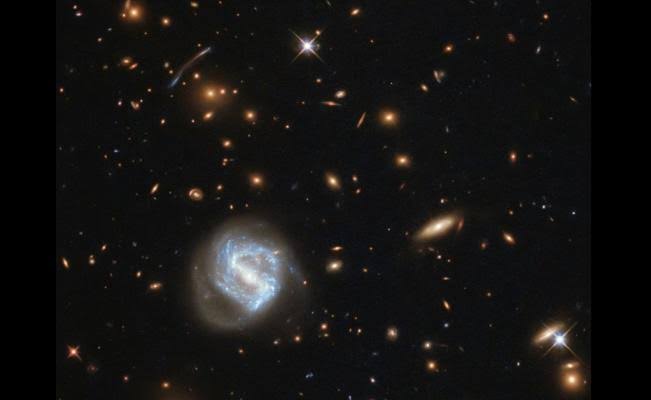 Hubble muestra cúmulo globular casi tan antiguo como el Universo
