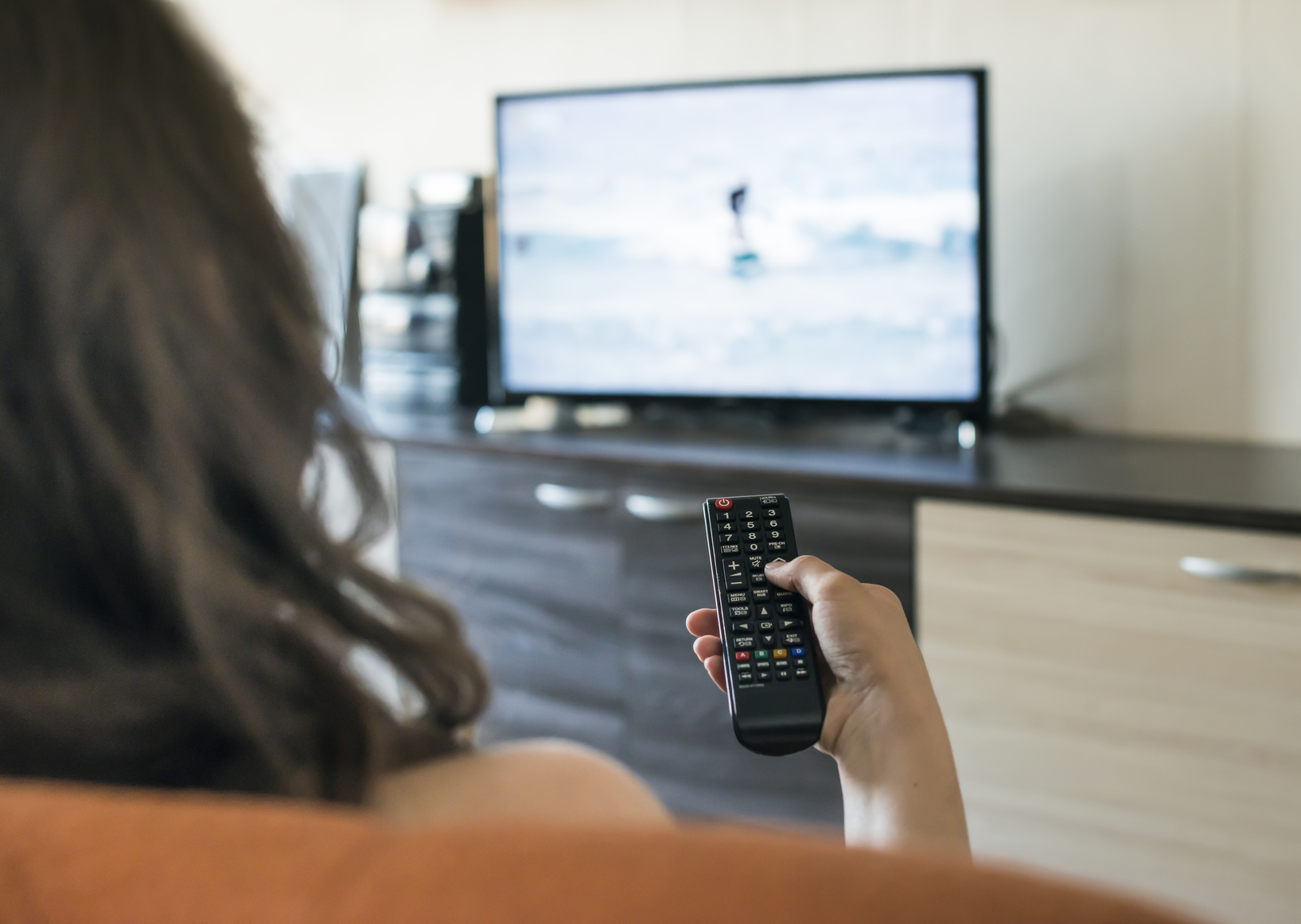 Seis de cada 10 personas con televisor consumen contenidos de tv abierta