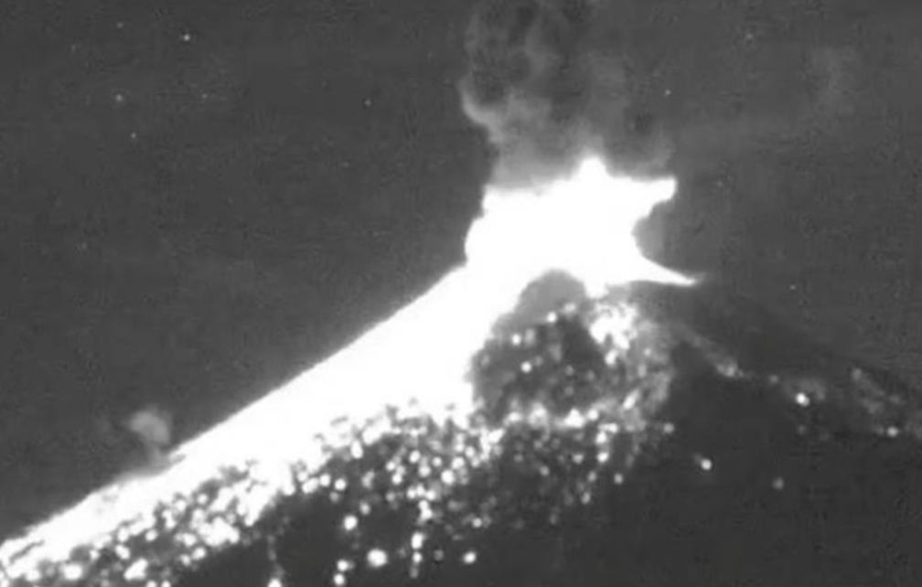 Reportan explosión del Popocatépetl de dos mil 500 metros de altura