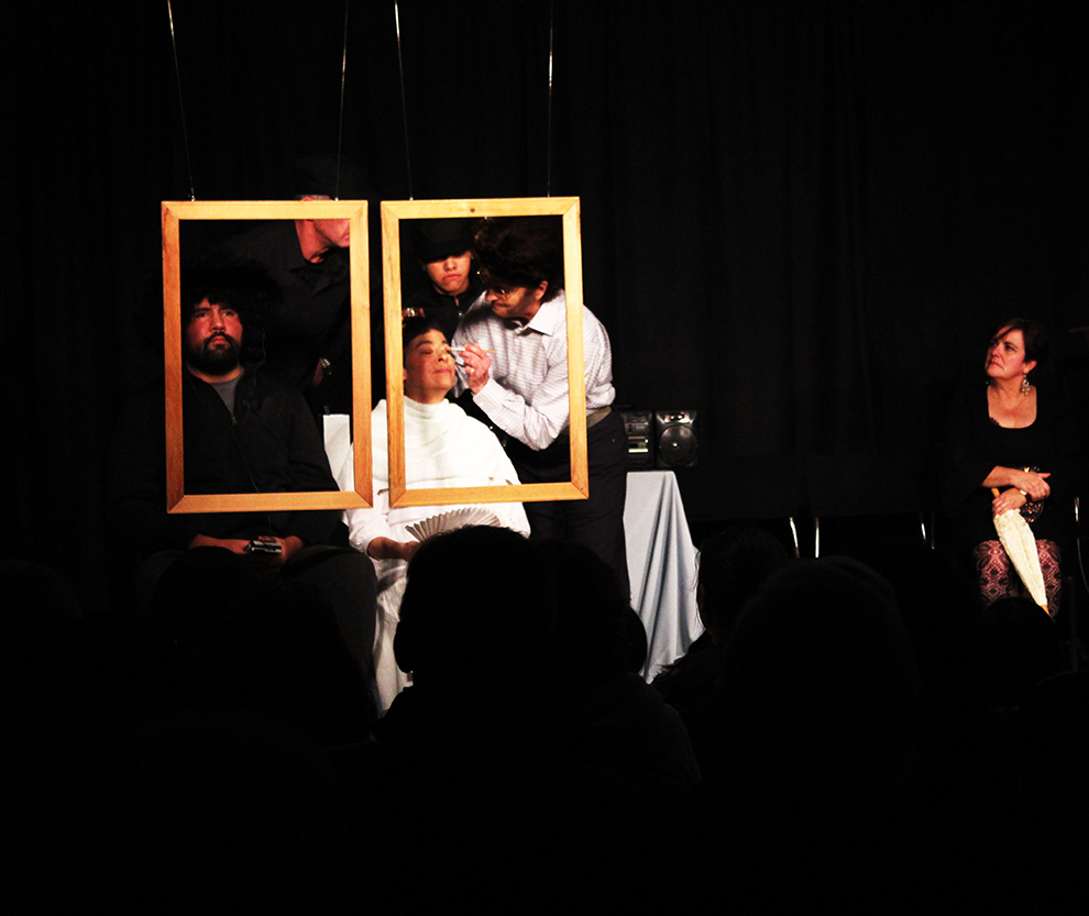 Presenta UNAM-Canadá obra de teatro Aquí no pasa nada