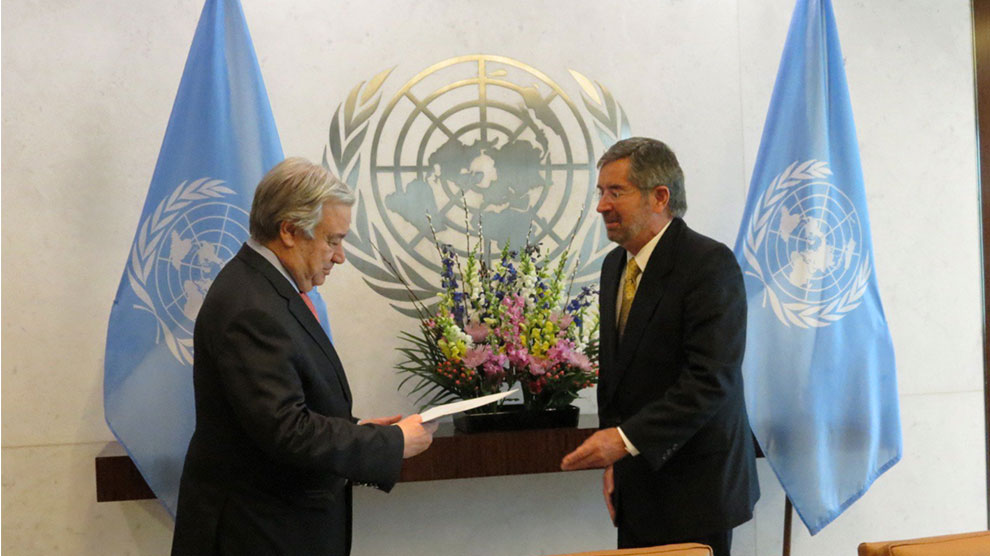 Juan Ramón de la Fuente entrega las cartas credenciales que lo acreditan como embajador de México ante la ONU