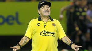 Diego-Armando-Maradona-en-Estadio-de-CU-UNAMGlobalR