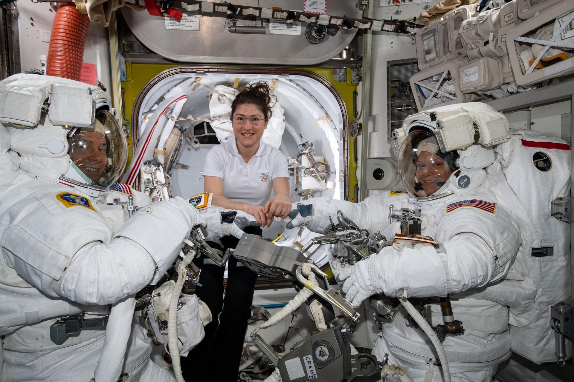 Cancelado primer paseo espacial femenino por falta de tallas