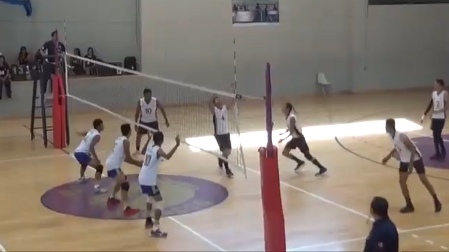 Partidos vibrantes en los Juegos Universitarios de Voleibol de Sala