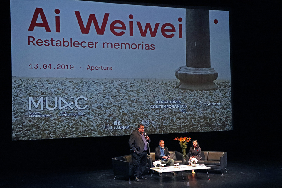 Asombra Ai Weiwei a jóvenes