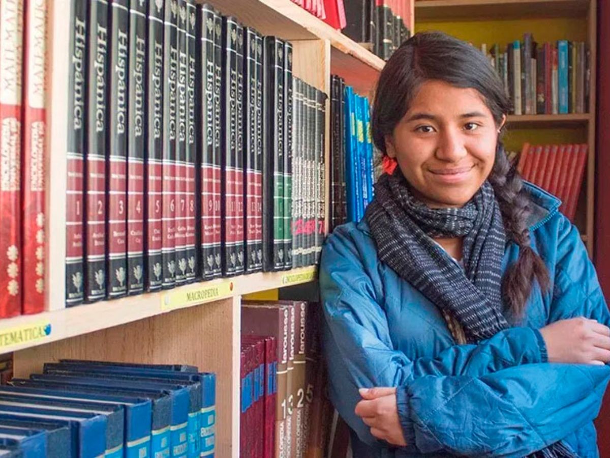 Retransmisión: Adriana Kupijy Vargas Huitrón, estudiante de la FES Acatlán, creadora de una biblioteca en la sierra mixe de Oaxaca