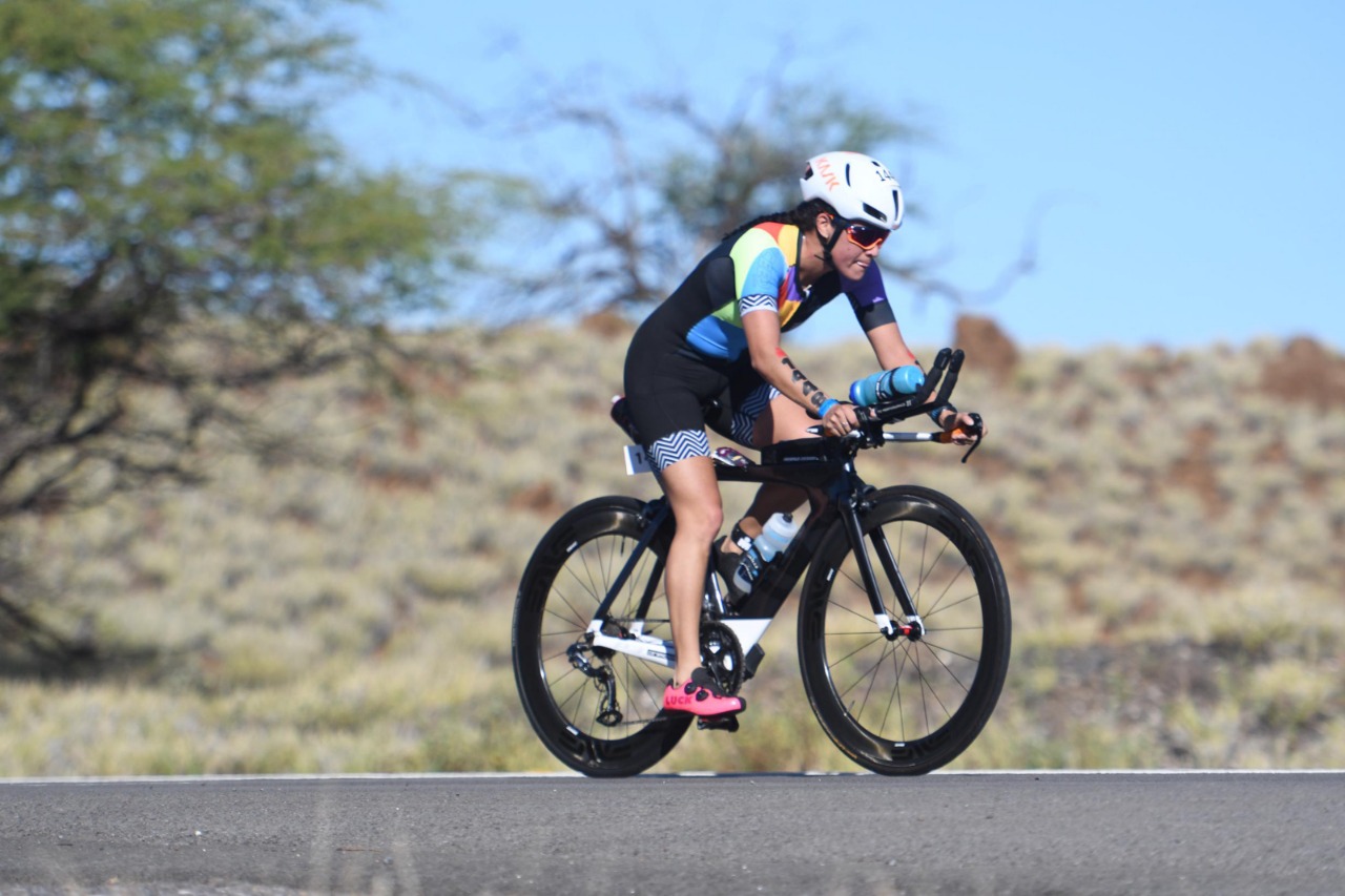 Universitaria participa en el Iron Man 70.3 en Hawaii