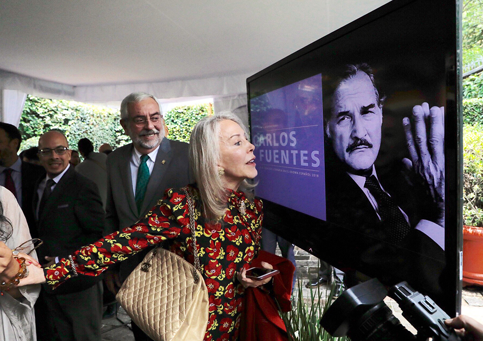 premio13-literatura-Carlos-Fuentes-lectores-UNAMGlobal