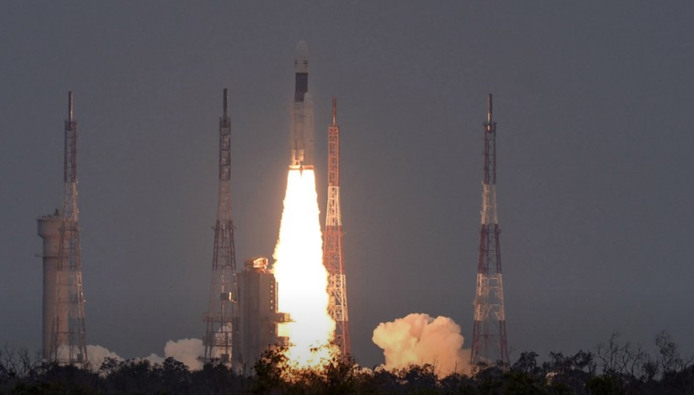La India lanza su primer nave rumbo a la Luna