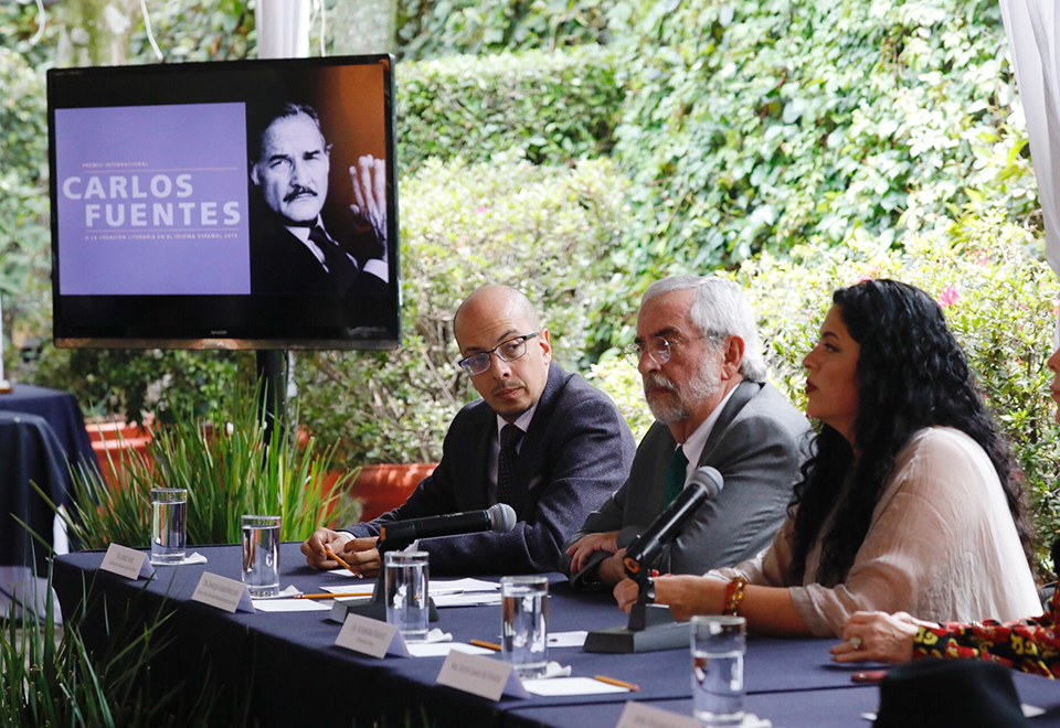 premio12-literatura-Carlos-Fuentes-lectores-UNAMGlobal