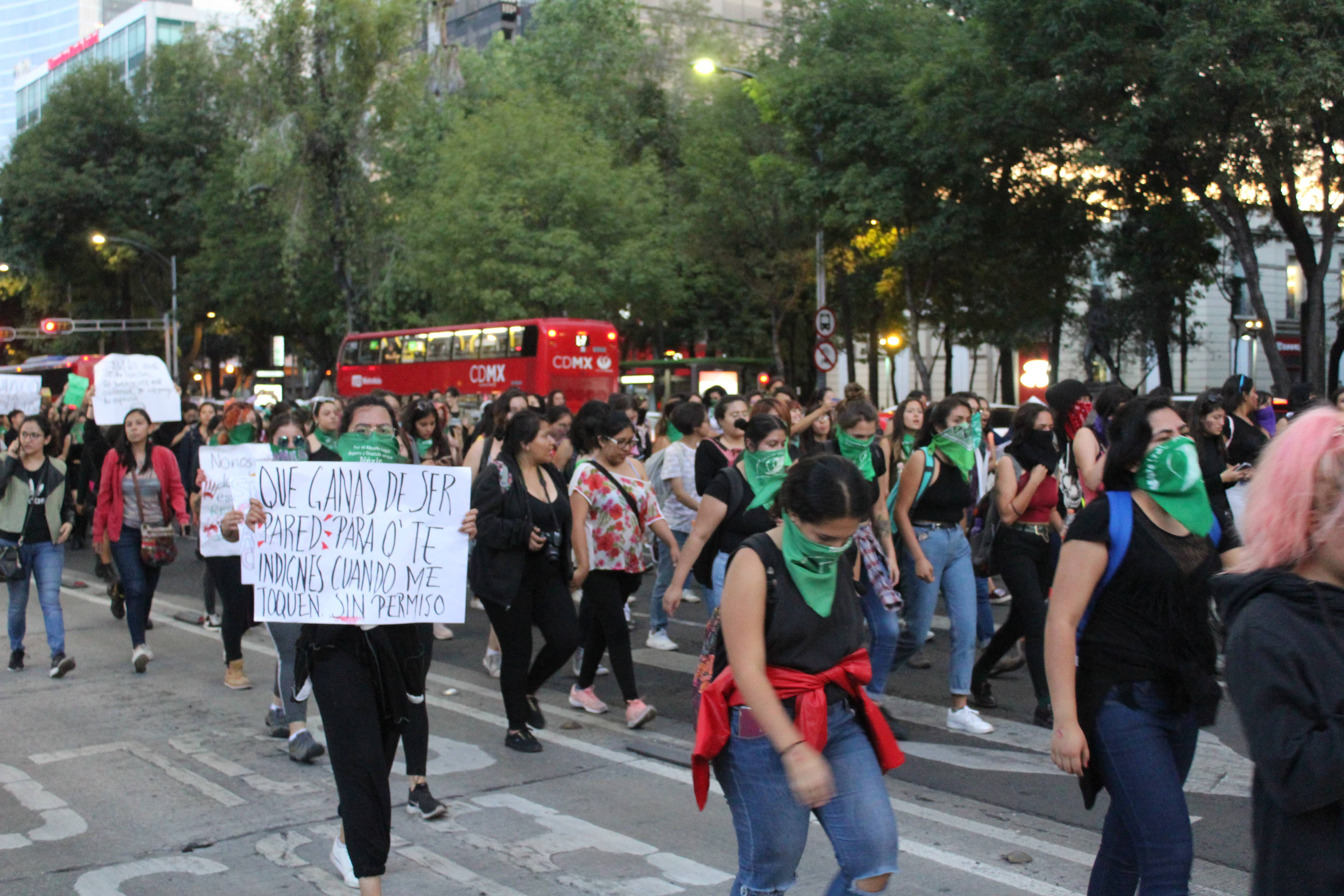 pañuelos13-verdes-violencia-mujeres-feministas-UNAMglobal