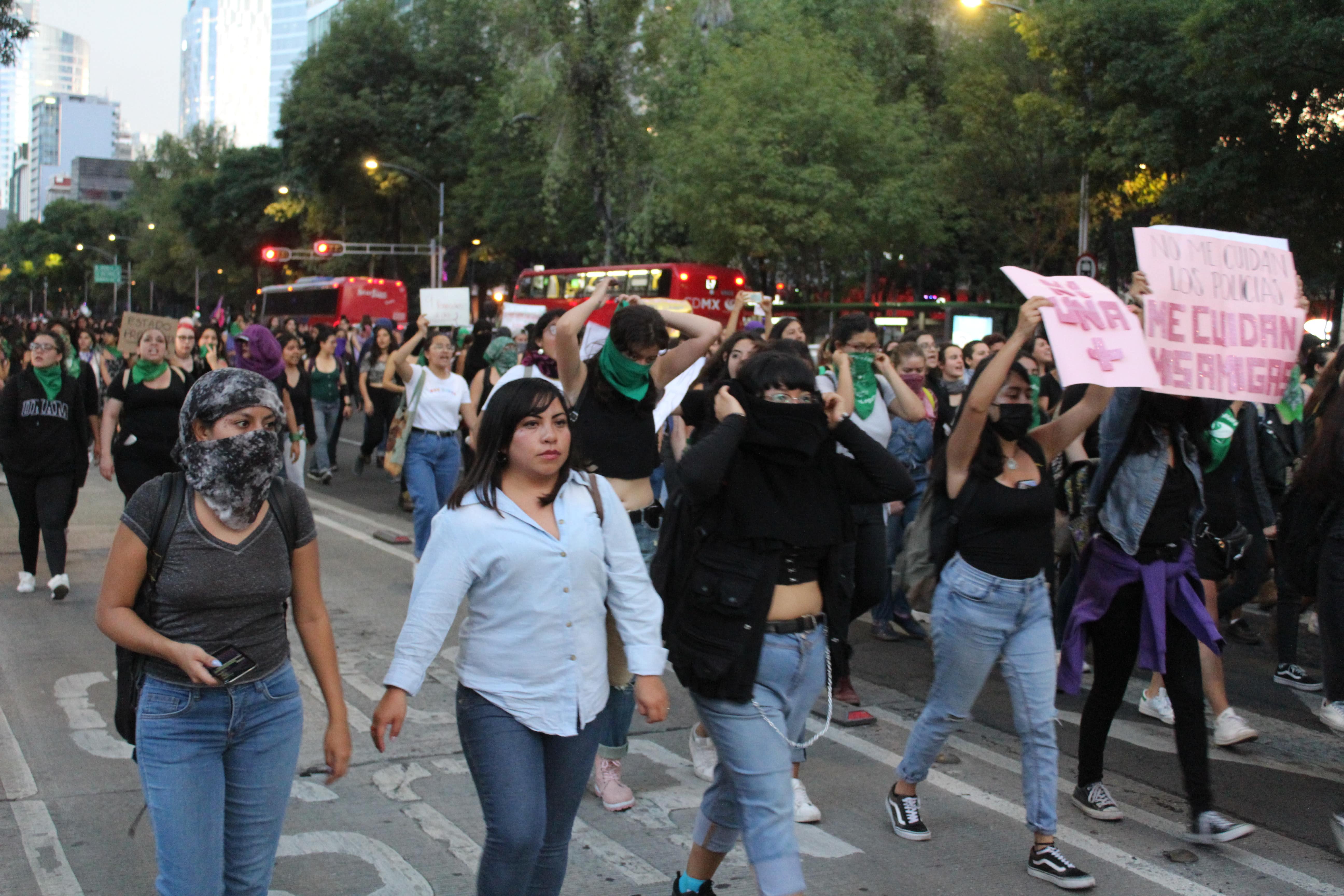 pañuelos16-verdes-violencia-mujeres-feministas-UNAMglobal
