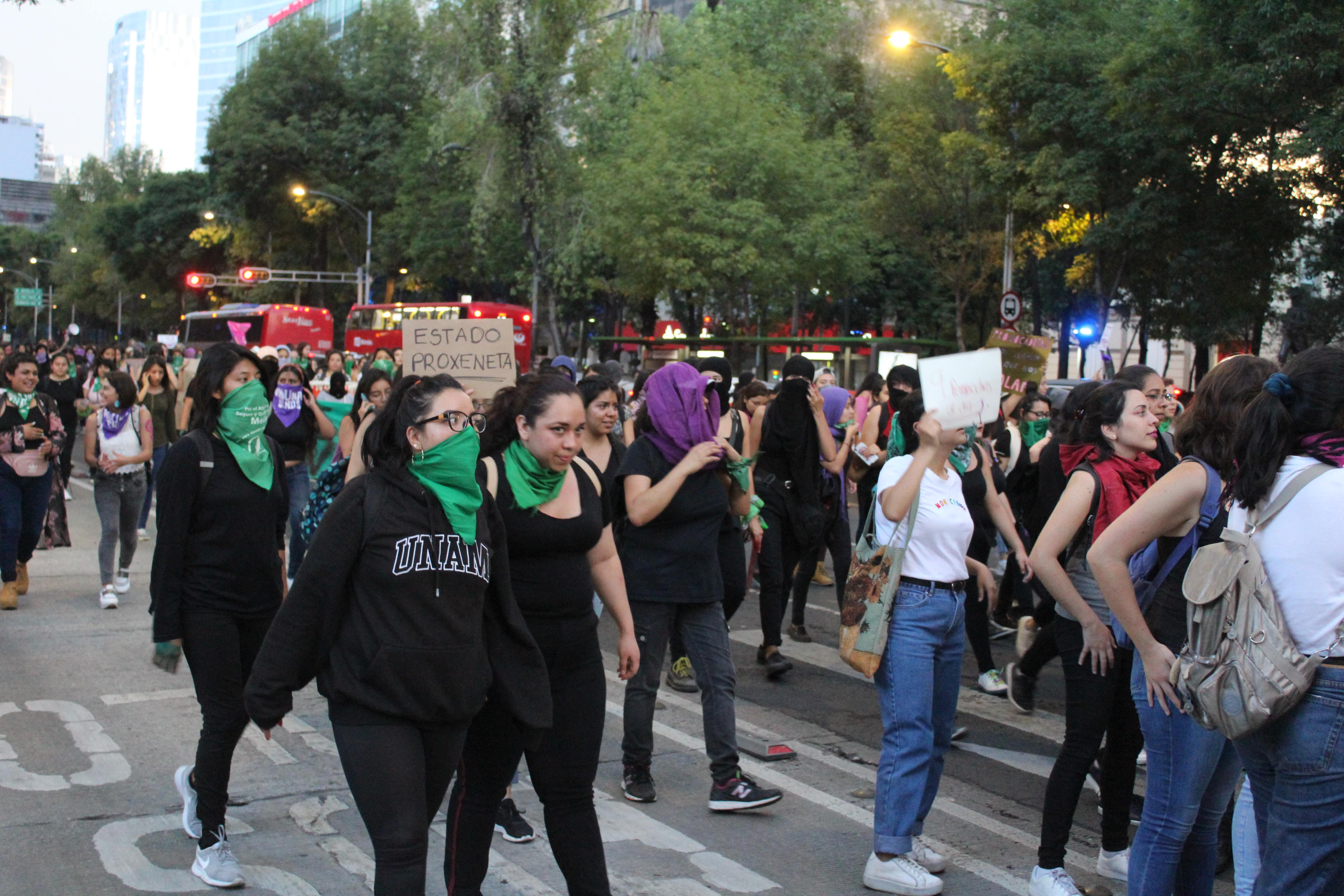 pañuelos17-verdes-violencia-mujeres-feministas-UNAMglobal