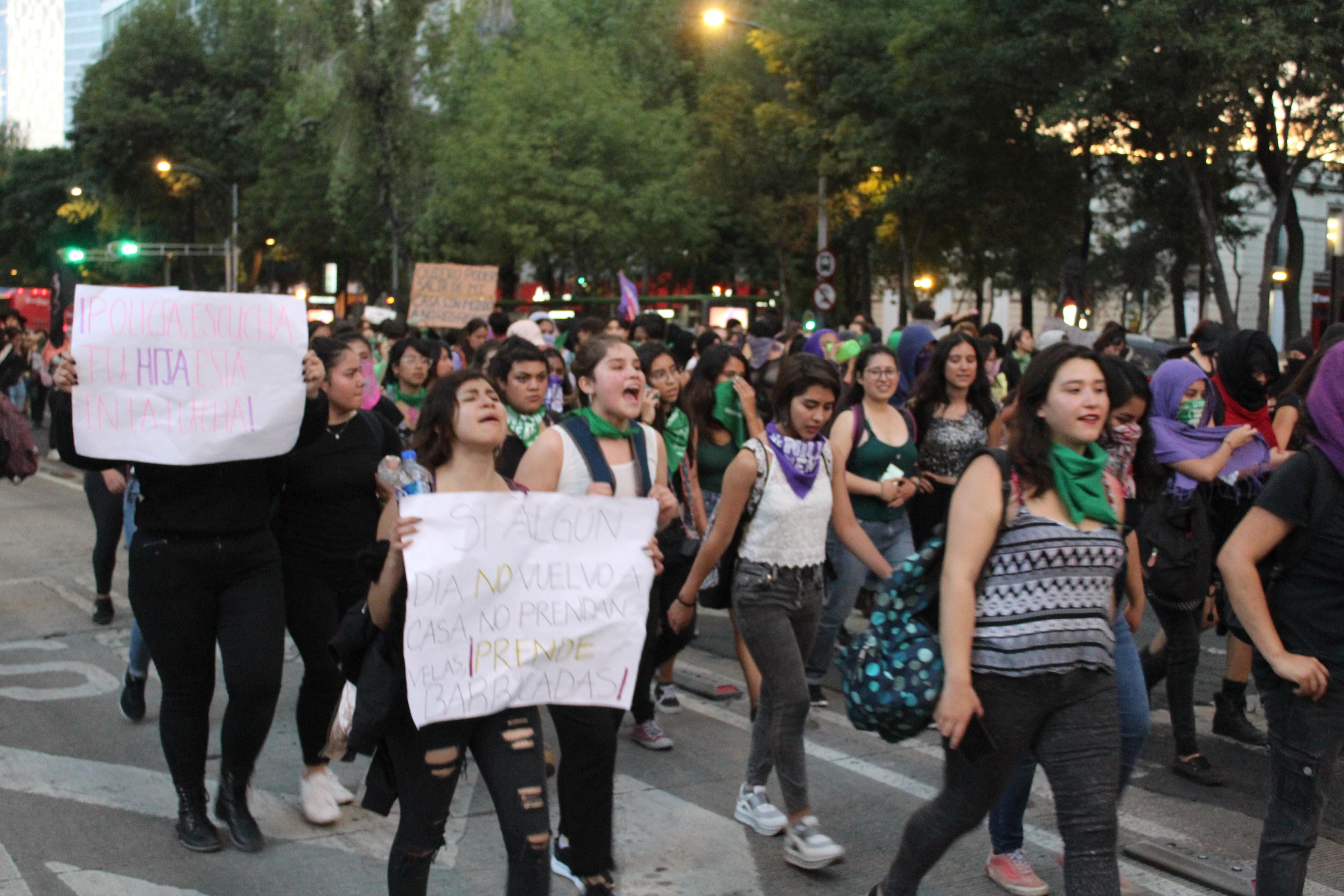 pañuelos19-verdes-violencia-mujeres-feministas-UNAMglobal