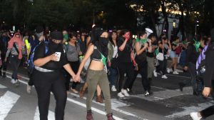 pañuelos21-verdes-violencia-mujeres-feministas-UNAMglobal