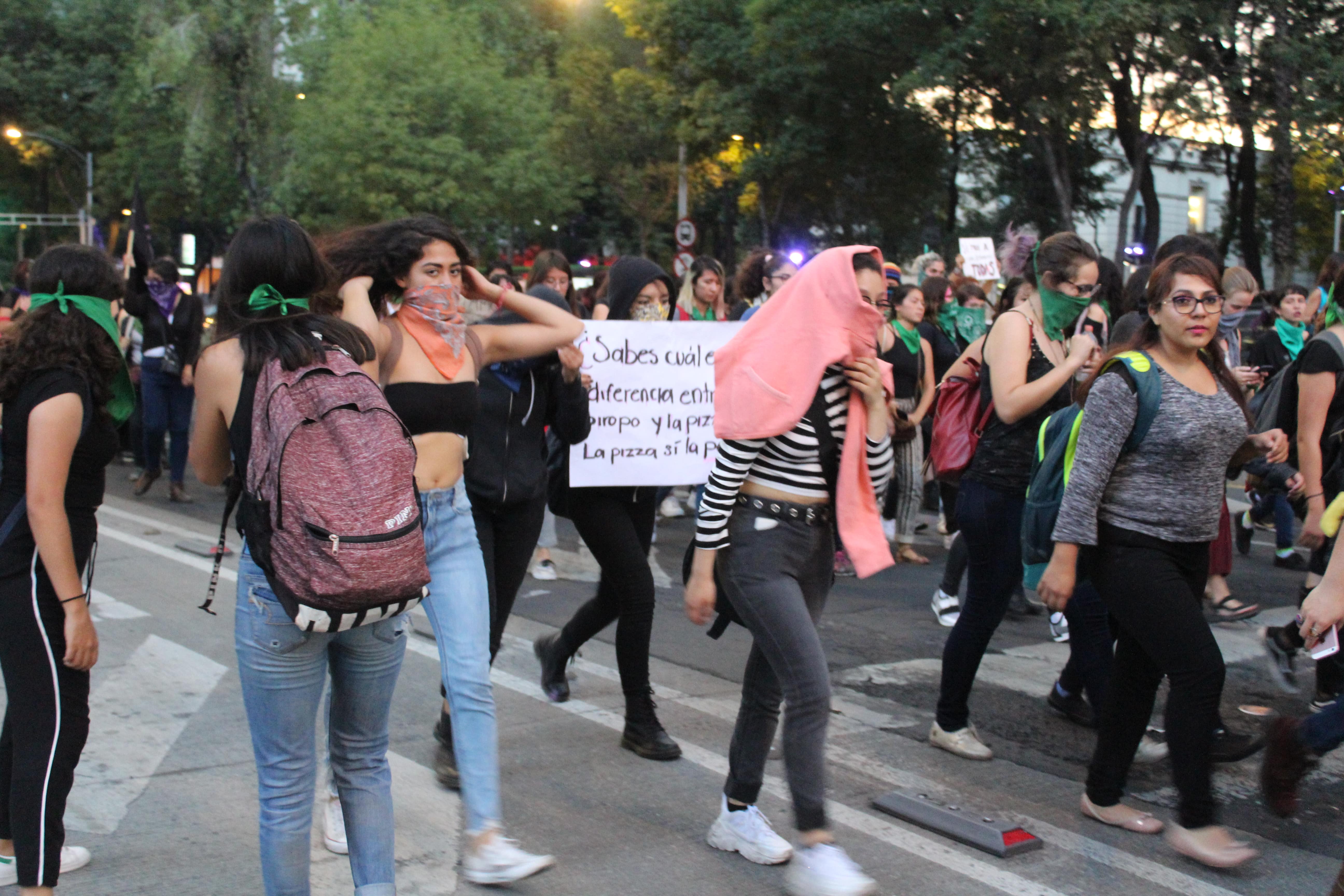 pañuelos22-verdes-violencia-mujeres-feministas-UNAMglobal