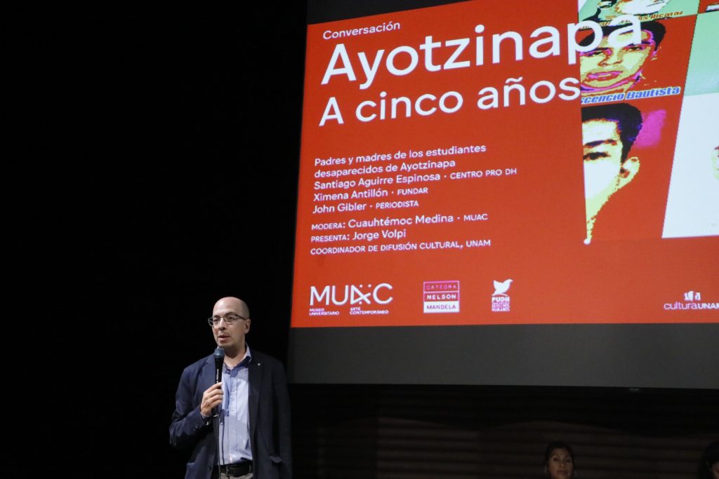 normalistas12-desaparecidos-Ayotzinapa-homenaje-AiWeiwei-UNAMGlobal