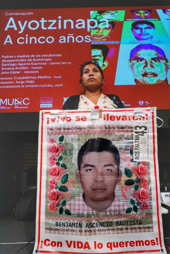 normalistas11-desaparecidos-Ayotzinapa-homenaje-AiWeiwei-UNAMGlobal