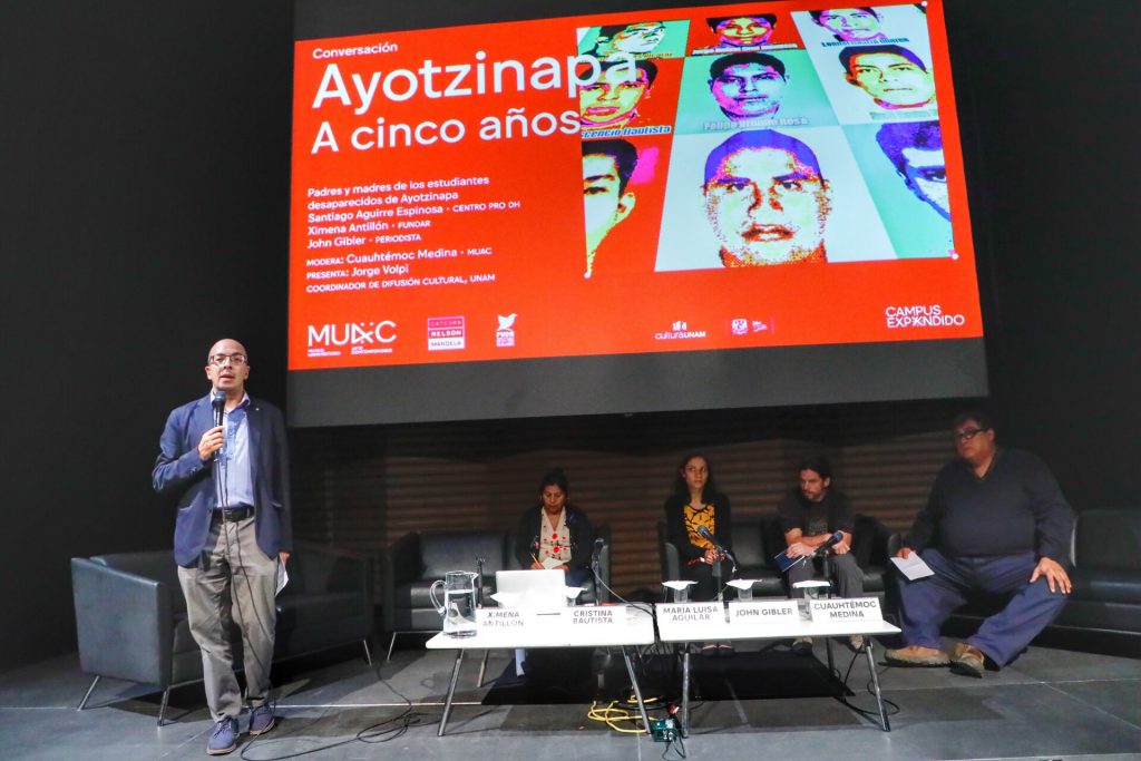 normalistas-desaparecidos-Ayotzinapa-homenaje-AiWeiwei-UNAMGlobal
