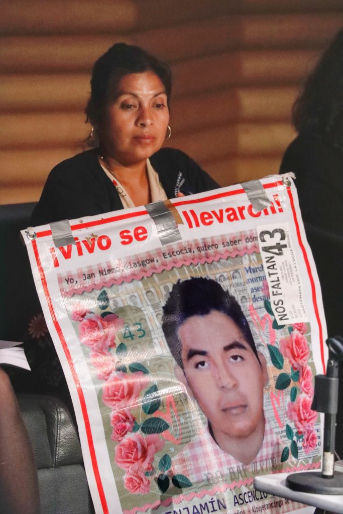 normalistas9-desaparecidos-Ayotzinapa-homenaje-AiWeiwei-UNAMGlobal