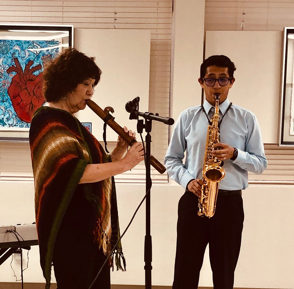 Ejecución extraordinaria de saxofón alto y flauta nativa en recital auspiciado por la UNAM y el Consulado de México en Tucson, Arizona.