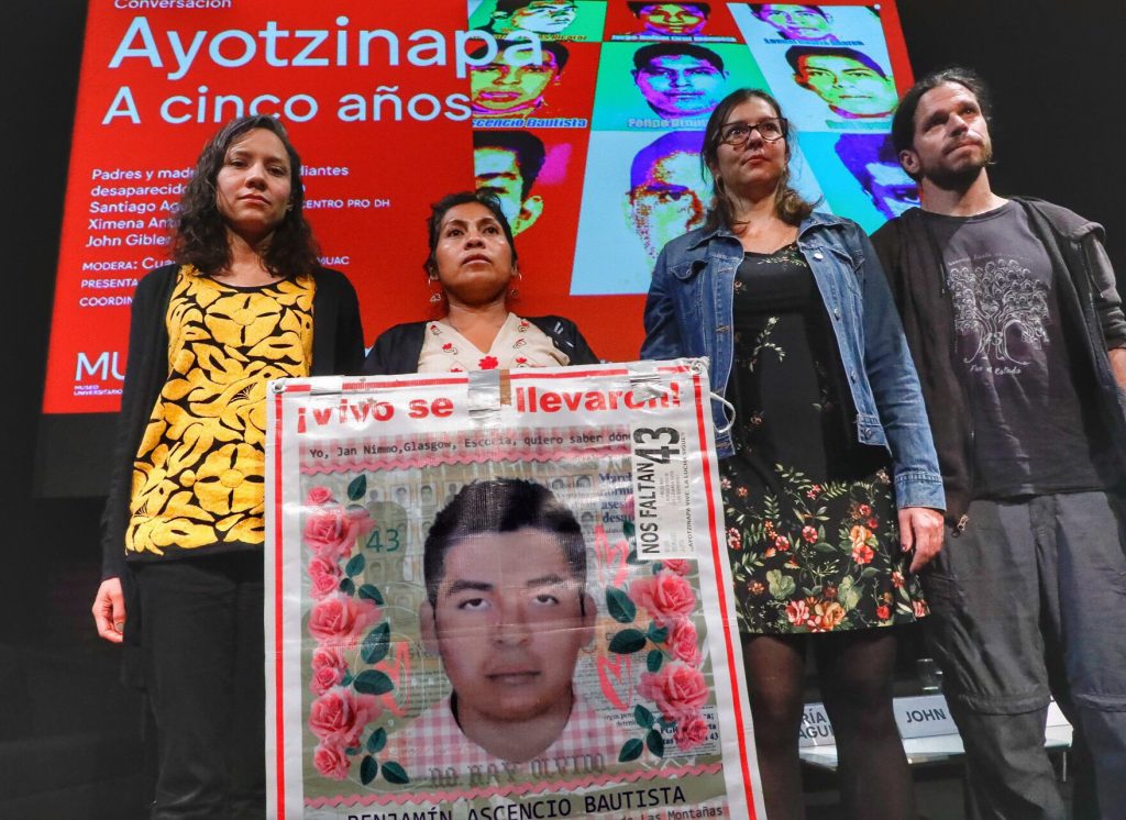 normalistas14-desaparecidos-Ayotzinapa-homenaje-AiWeiwei-UNAMGlobal
