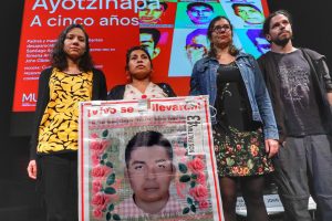 normalistas13-desaparecidos-Ayotzinapa-homenaje-AiWeiwei-UNAMGlobal