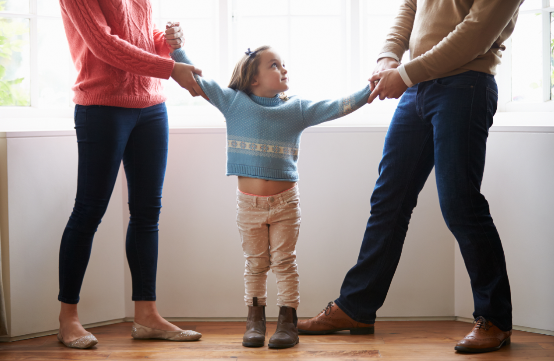 Hijos de padres separados podrán decidir con qué progenitor convivir