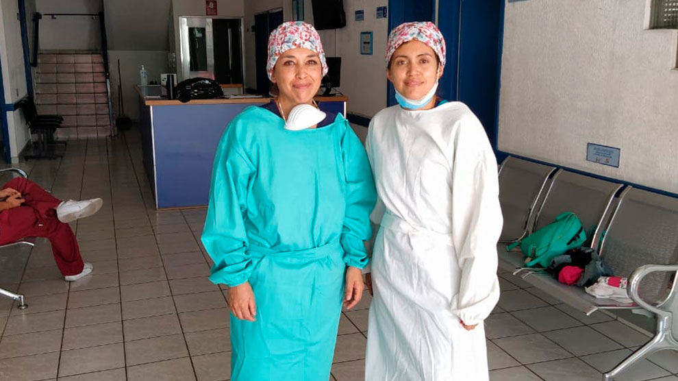 Claire Feudo Completamente seco Universitarios confeccionan batas quirúrgicas para personal médico que  investiga sobre COVID-19 - UNAM Global