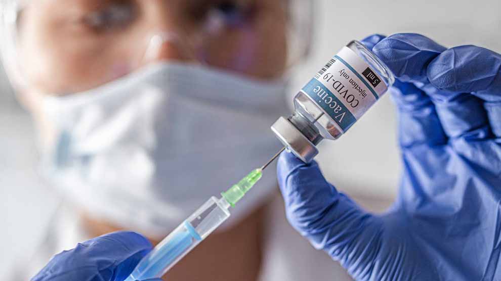 La OMS recomienda la vacuna de AstraZeneca para mayores de 65 años y contra la variante de Sudáfrica