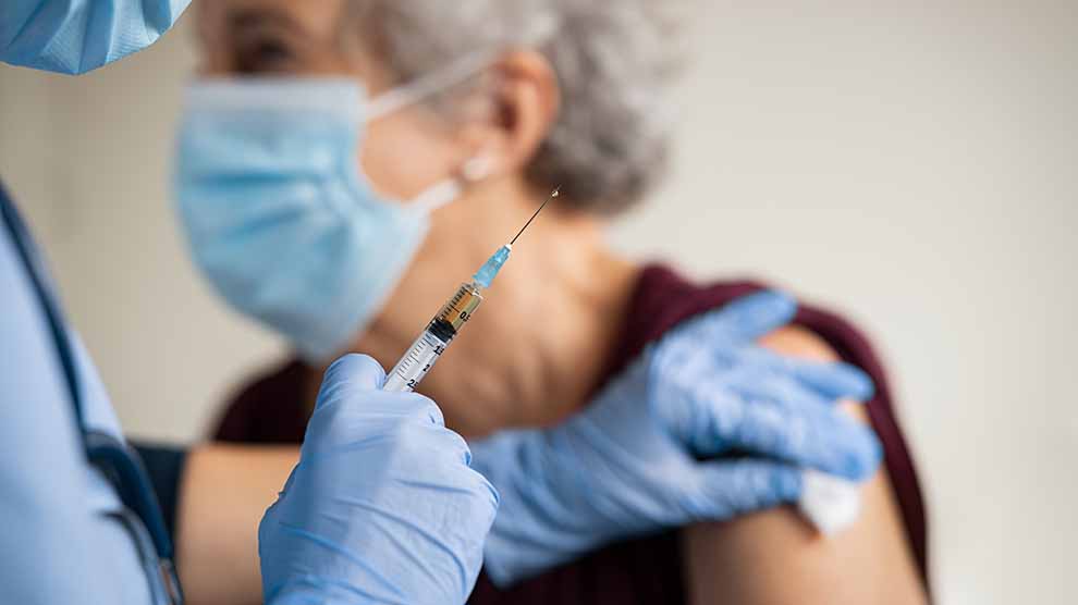 Lo que sabemos sobre la vacuna de Oxford AstraZeneca contra COVID-19
