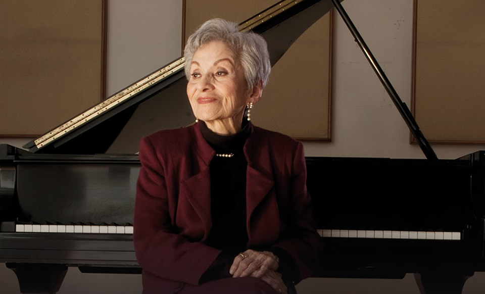 Homenaje a María Teresa Rodríguez, primera mujer en dirigir el Conservatorio Nacional de Música, en Vindictas