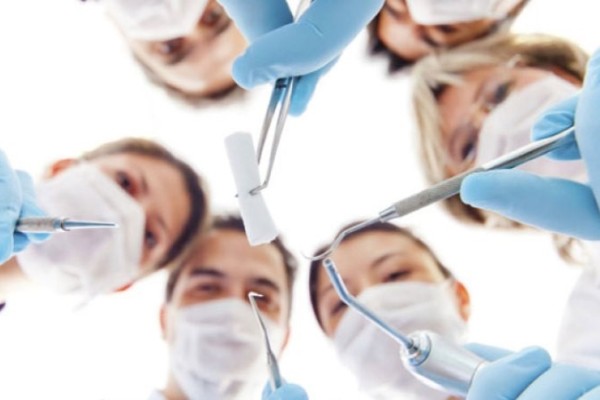Los profesionales de la Odontología y COVID-19. Riesgo y Protección