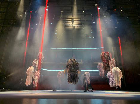Danzantes del Alba en el escenario del Teatro Juan Ruiz de Alarcón