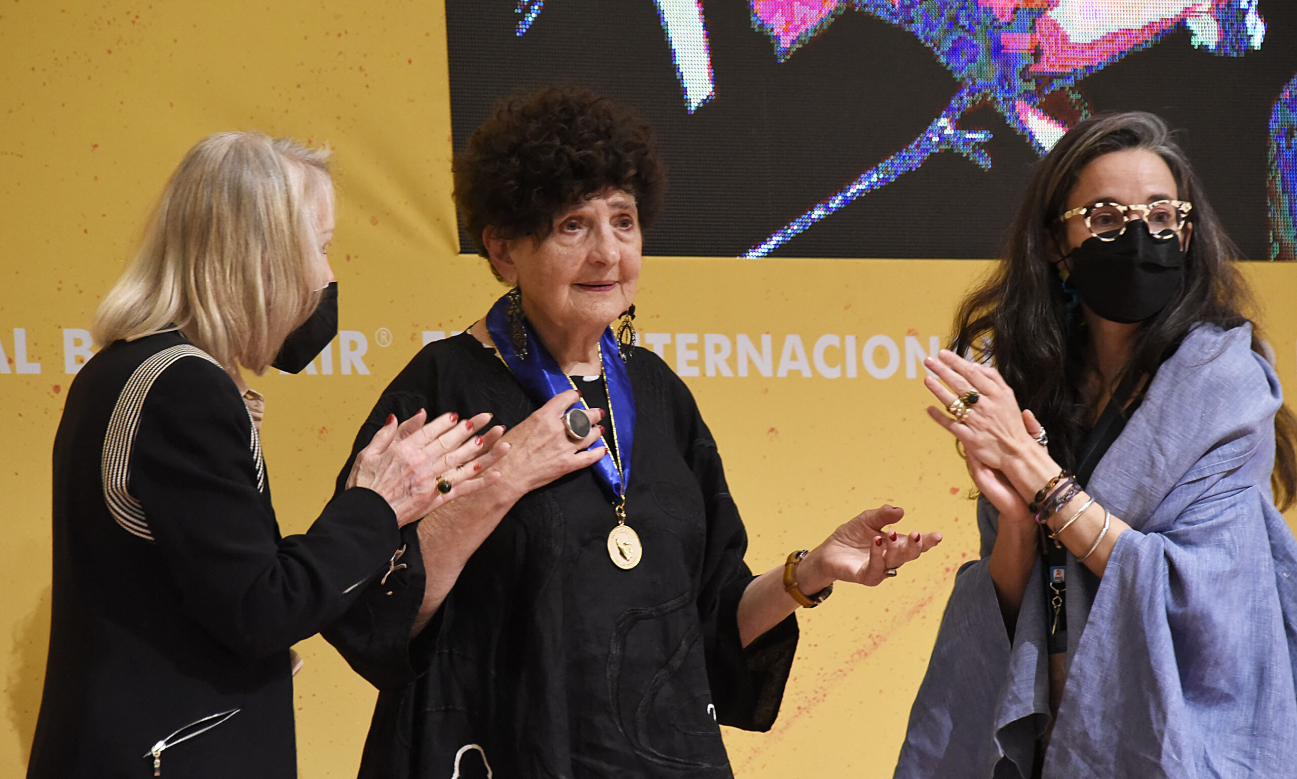 Reconoce la FIL de Guadalajara a Margo Glantz con la Medalla Carlos Fuentes