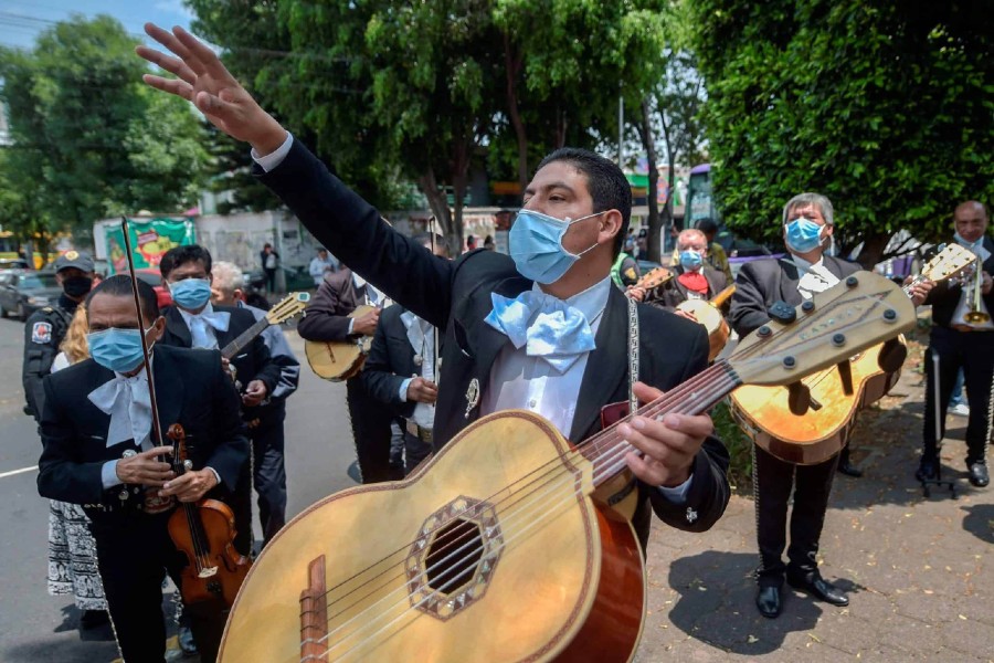 Aun con adversidades, mariachis preservan la música tradicional mexicana