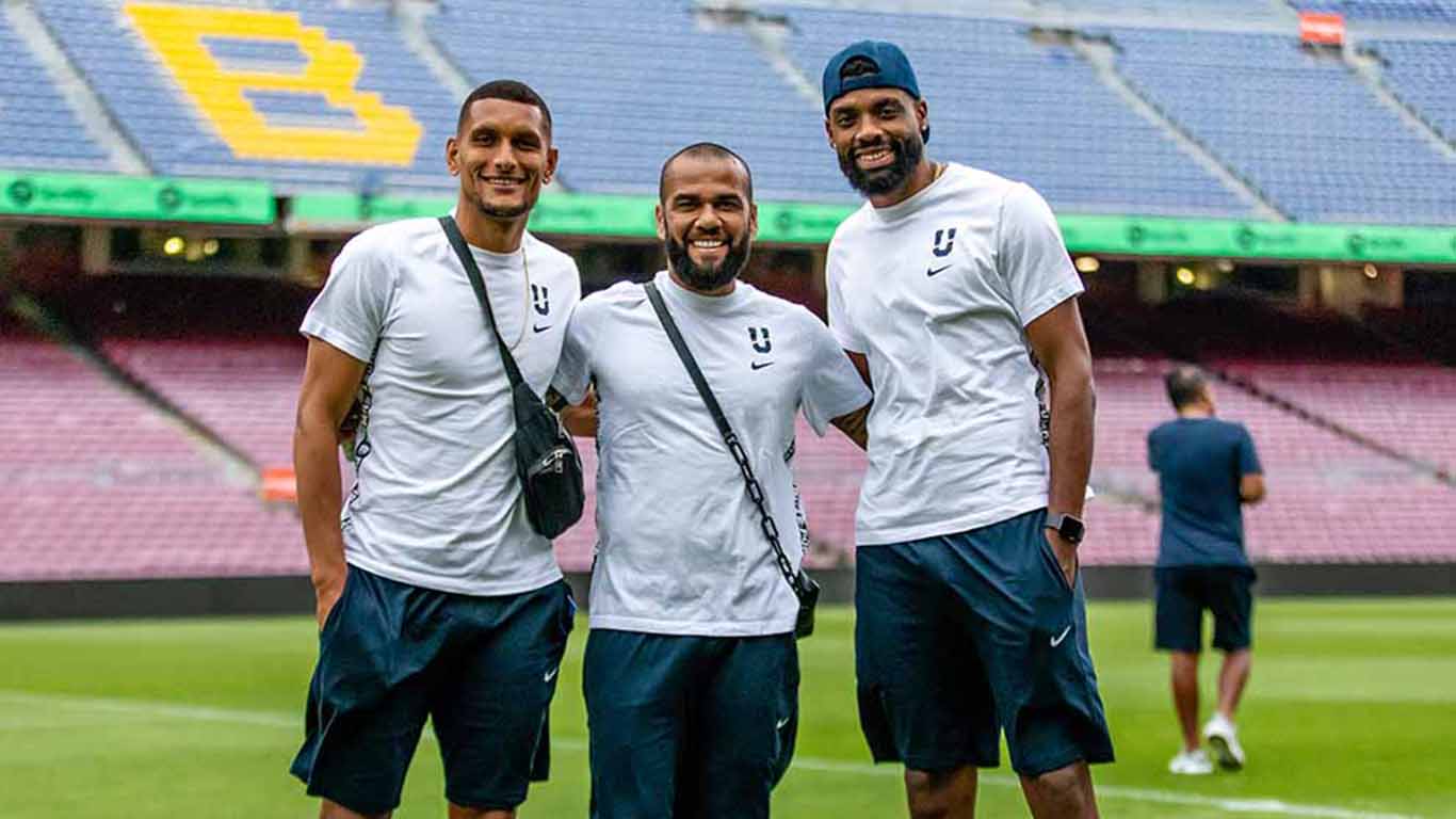 Construir una historia junto a Pumas será un desafío:Dani Alves en su regreso al Camp Nou