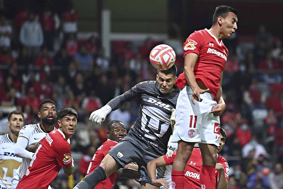 Gol de Julio González en el último minuto da el empate a Pumas en Toluca 