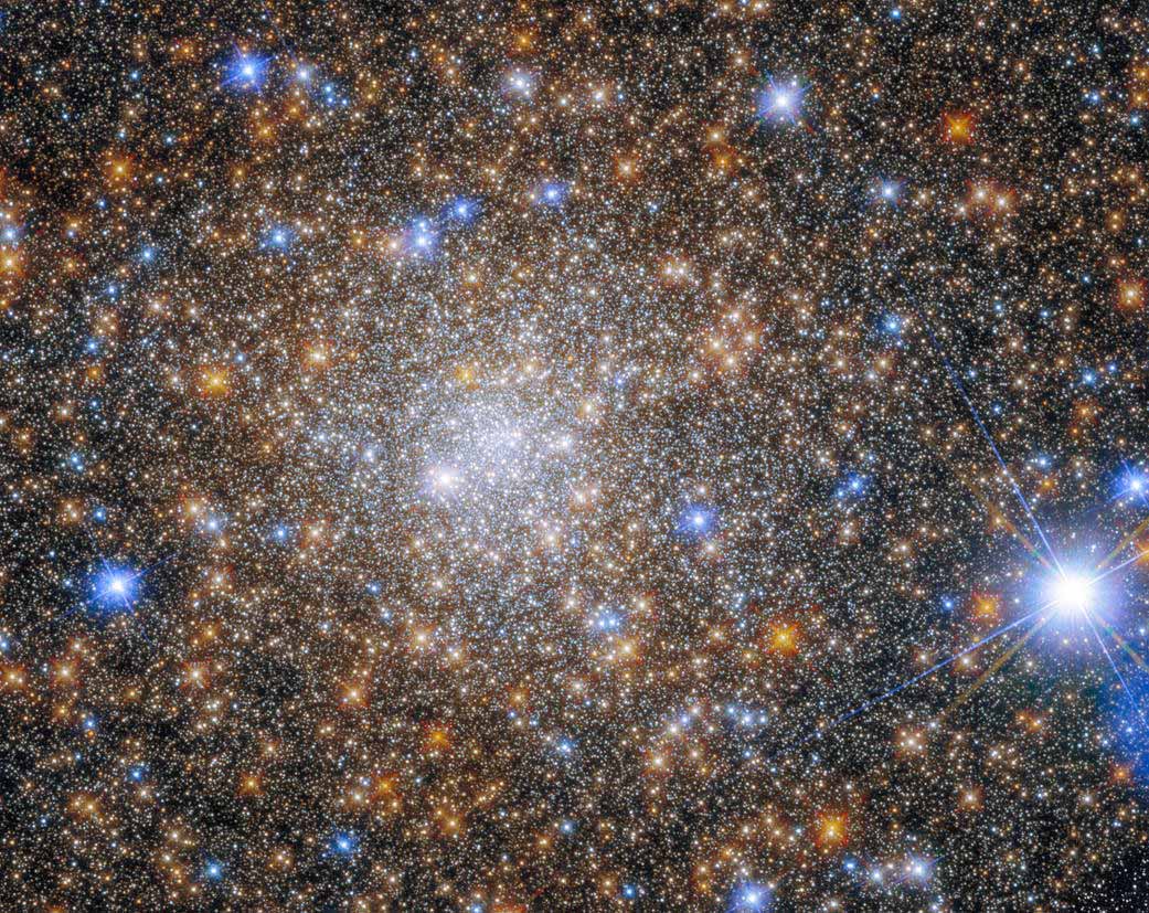 Deslumbrante imagen del telescopio Hubble muestra un cúmulo estelar brillante