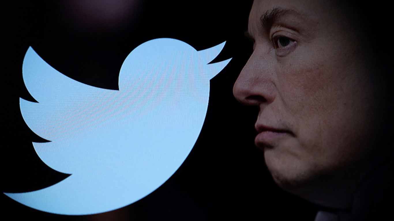 “El pájaro es libre”: Elon Musk comienza con despidos en Twitter