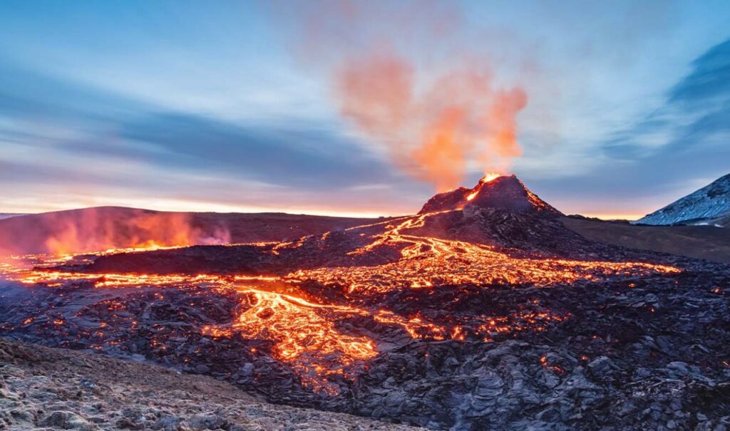 Hawaiis Mauna Loa Volcano Erupts After Nearly 40 Years Live Feeds