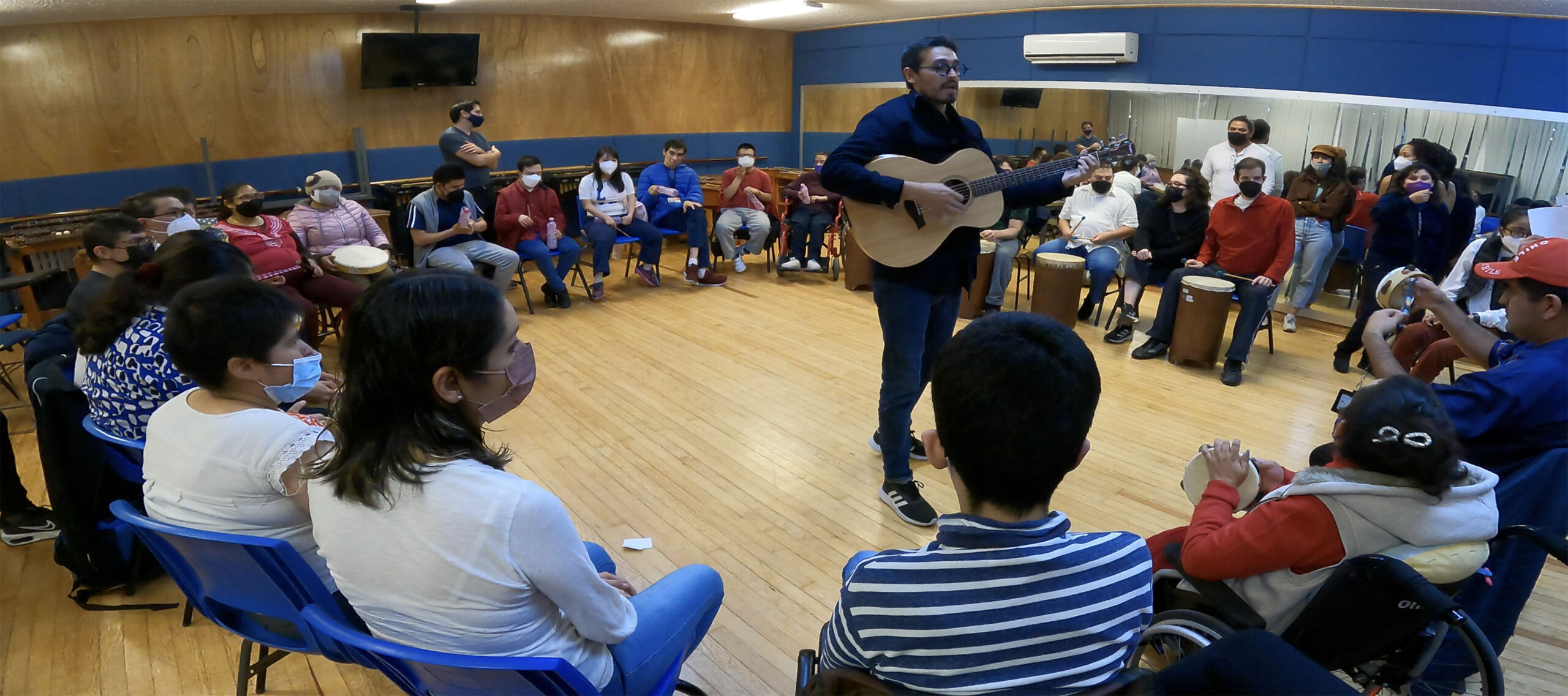 Personas con discapacidades reportan mejorías con musicoterapia de la UNAM
